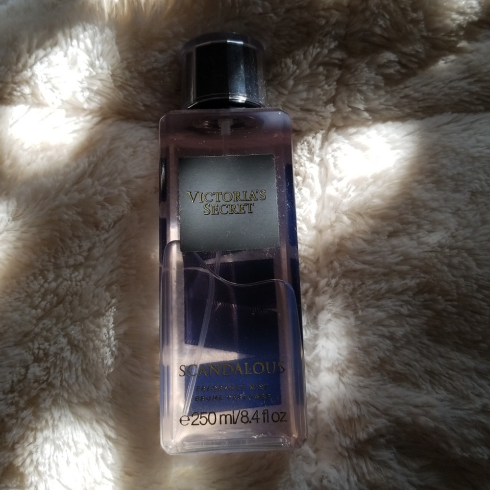 VS Scandalous Body Spray